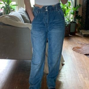 Baggy mom jeans